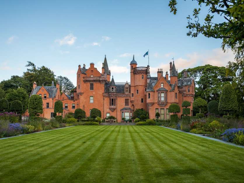 An Evening at Aldourie Castle image