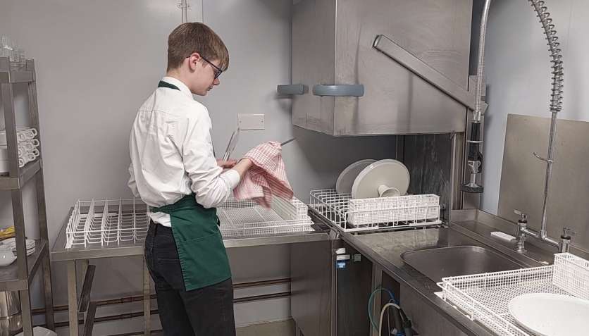 Kitchen Porter Volunteer image